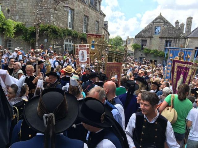 Sur Les Hauteurs De Locronan Bagian luar foto